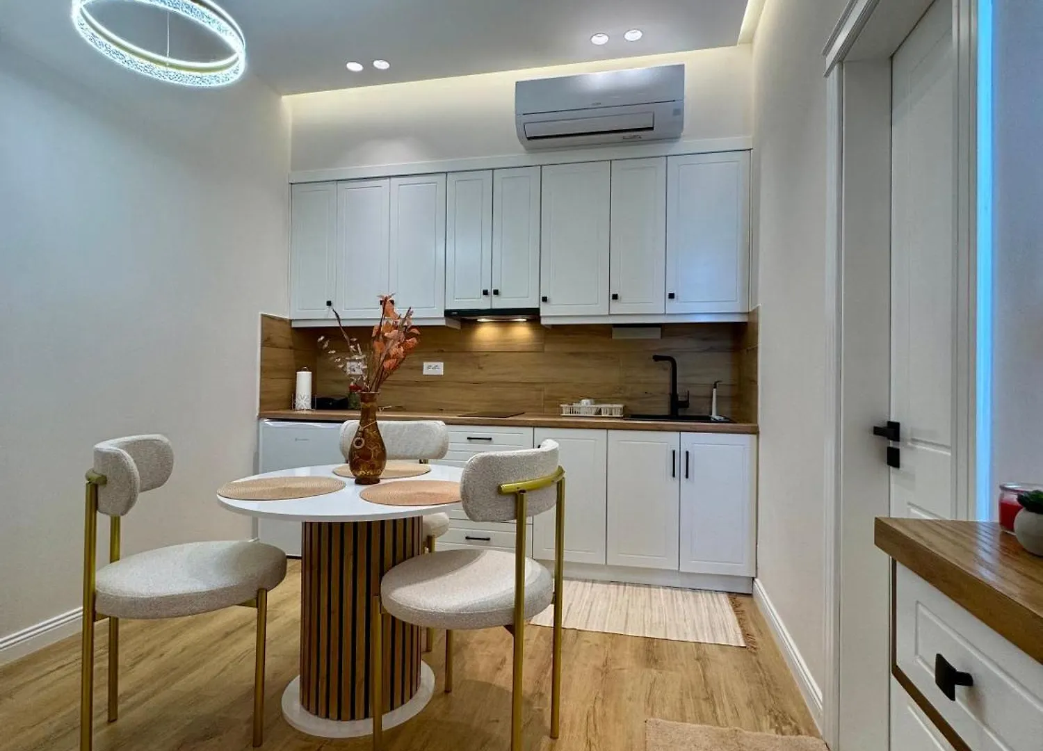 Silver Stone Suites Αργυρόκαστρο 0*,