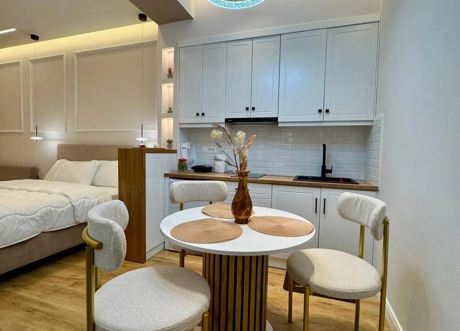 Silver Stone Suites Αργυρόκαστρο 0*,  Αλβανία
